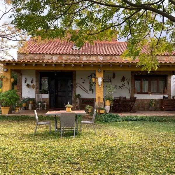 Casa Rural La Coscoja, отель в Мериде