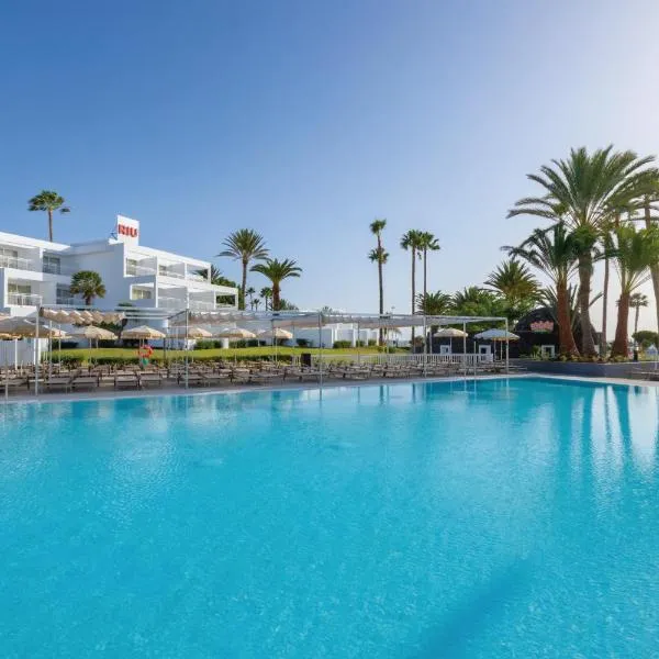 Hotel Riu Paraiso Lanzarote - All Inclusive，位于卡门港的酒店