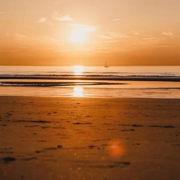 relax @the beach, Hotel in De Haan