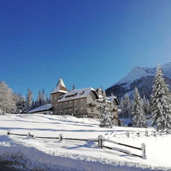 Hotel Castel Latemar, hotel v destinácii Carezza al Lago