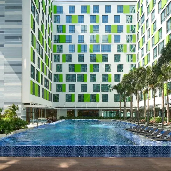 Holiday Inn & Suites Saigon Airport, an IHG Hotel, hotel en Trung Chánh