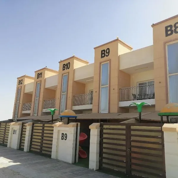 شاليهات الشاطيء beach chalets, hotel a Salalah