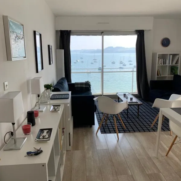 Appartement Design VIII - Port Rosmeur - Sublime vue Mer, hotelli kohteessa Douarnenez