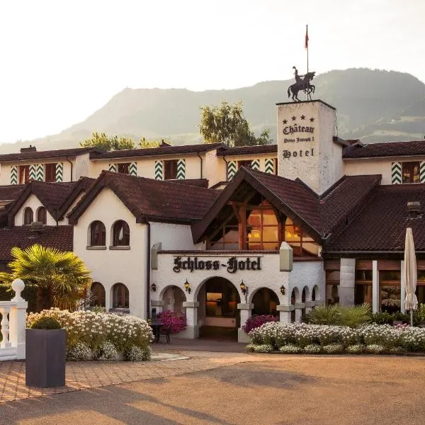 Swiss-Chalet Merlischachen - Romantik Schloss-Hotel am See, hotel sa Luzern