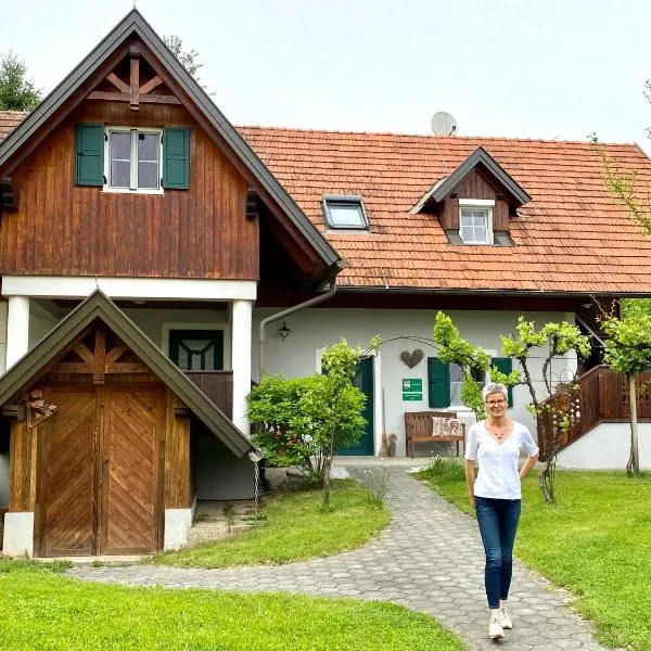 Landhaus Bender Ferienwohnung mit Terrasse und Garten, Hotel in Straden