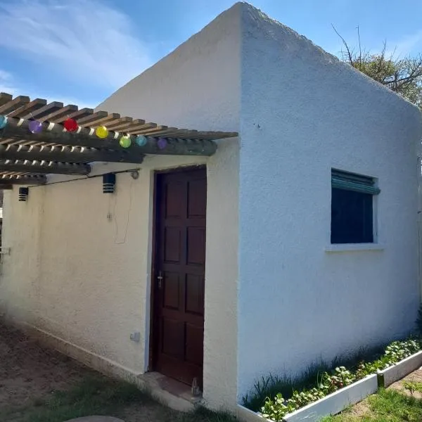 Rancho monoambiente en calle principal, hotel Cabo Polonióban