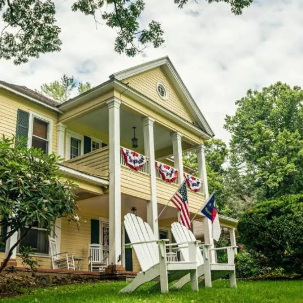 The Yellow House on Plott Creek，韋恩斯維爾的飯店