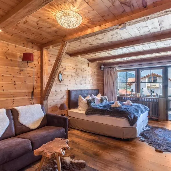 Alpenauszeit im Zirbenholz Chalet, hotelli kohteessa Inzell