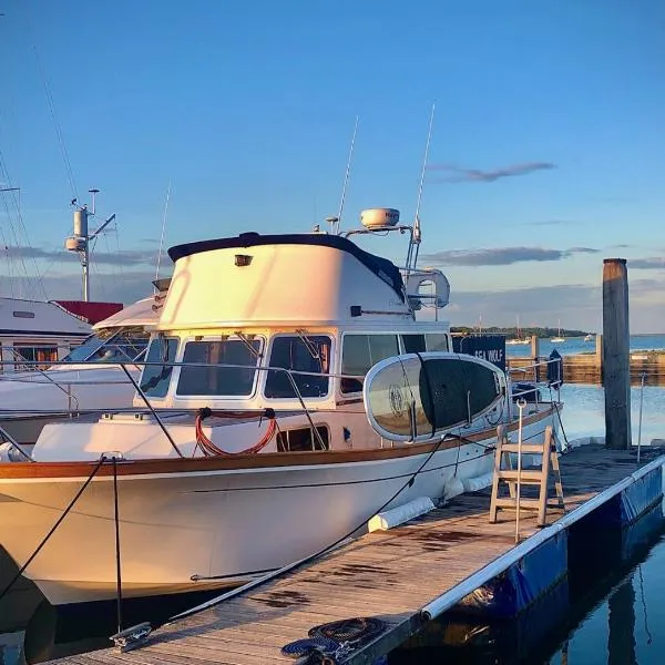 Motor Yacht Sea Wolf, отель в городе Лимингтон