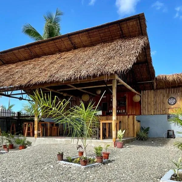 MOMO Hostel, hotel in Moalboal