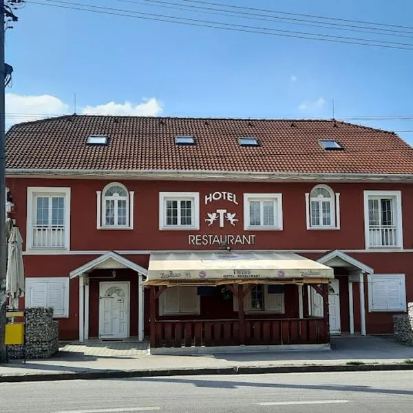 Twins, hotel in Komárno