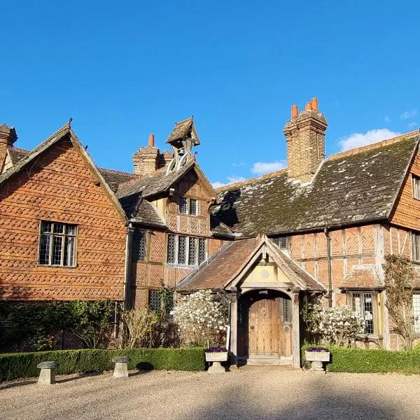 Langshott Manor - Luxury Hotel Gatwick, отель в Гатвике