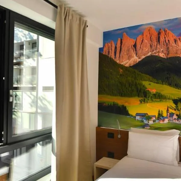 YUGOGO PELLICO 8 Trento Centro، فندق في ترينتو