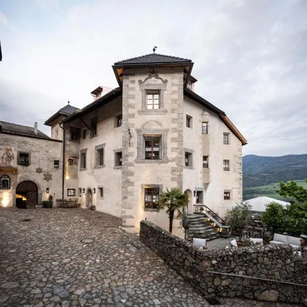 Hotel Ansitz Steinbock, hotel v mestu Castelrotto