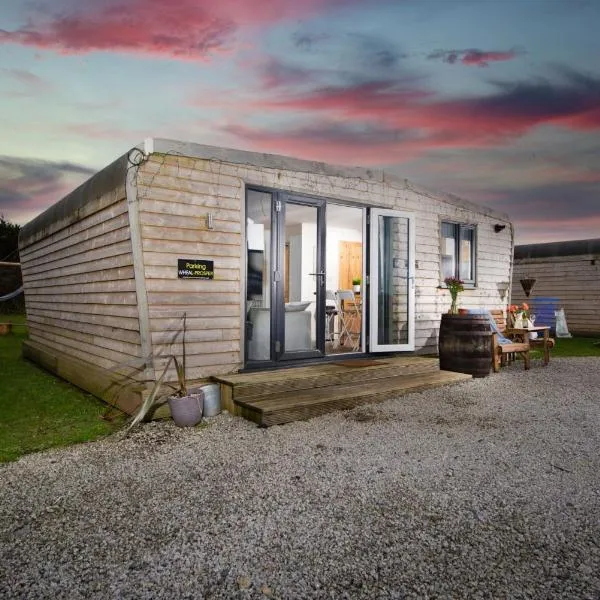 Wheal Prosper- Beautifully Fitted Wooden Lodge Helston Cornwall – hotel w St Ives