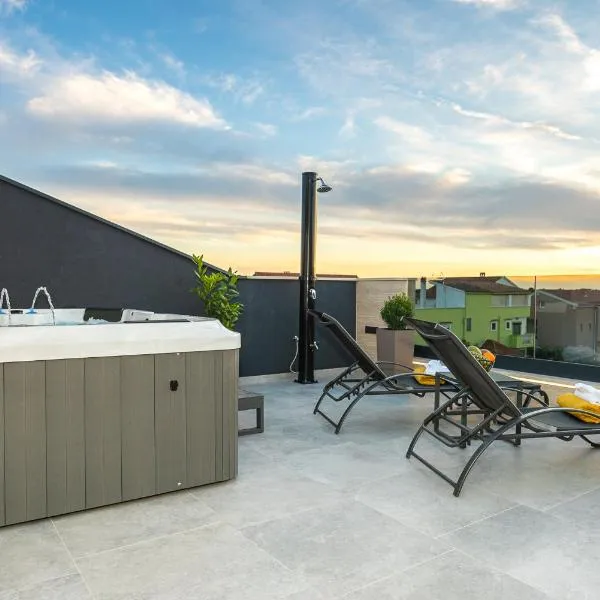 Apartment 88 - Rooftop jacuzzi & terrace, hotel en Zaton