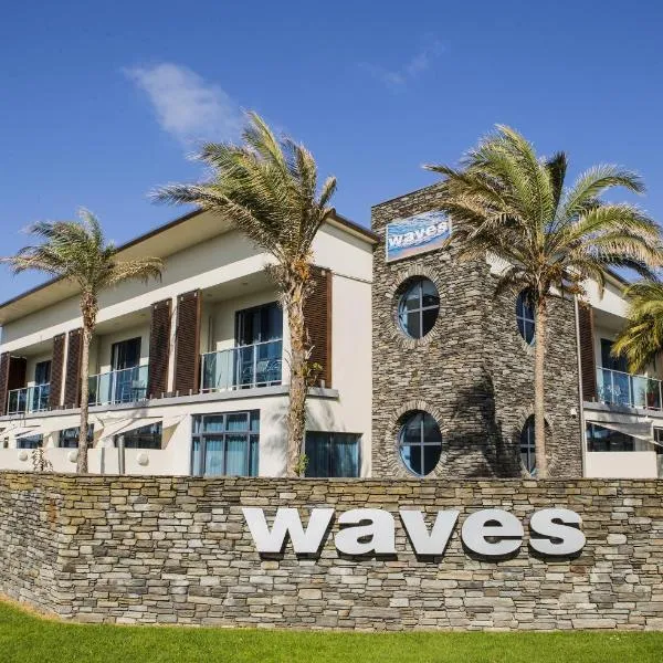 Waves, hotel a Orewa