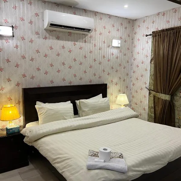 Vactional Villa Dha Phase 6 Lahore ,Three Bed Room Full House, hotel v destinácii Láhaur