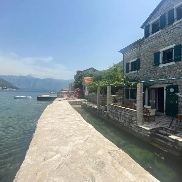 House with a pier, hotel in Tivat