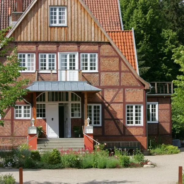 Hotel Waldhof auf Herrenland, hotel di Mölln