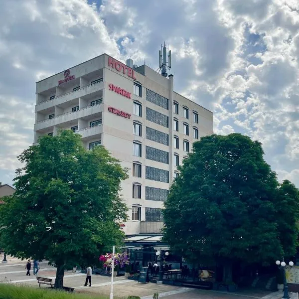 Spa Hotel Spartak، فندق في ساندانسكي