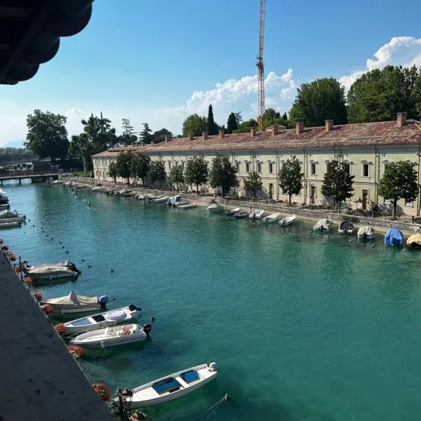 C House Rooms Lake, hôtel à Peschiera del Garda