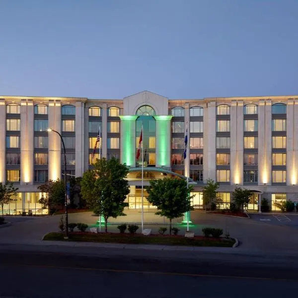 Holiday Inn & Suites Montreal Airport, an IHG Hotel，位于多瓦尔的酒店