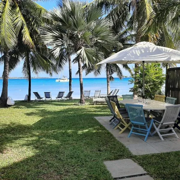 Fantastic spacious beachfront VILLAVACANCES, hotel in Grand Bay