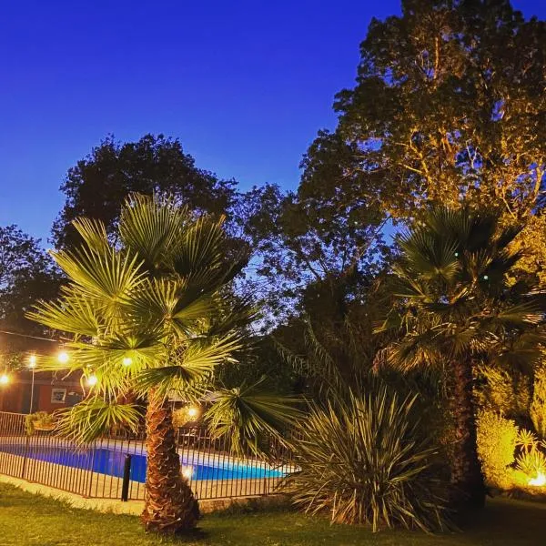 Logis La Bastide des Golfs, hotel v mestu Mouans-Sartoux