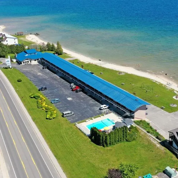 Days Inn & Suites by Wyndham St. Ignace Lakefront, hotel u gradu Sent Ignas