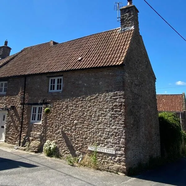 The Nook- A Rustic Cottage in a Beautiful Village., hótel í Cheddar