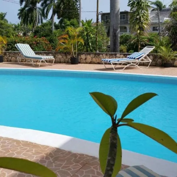 Chaudhry House Montego Bays- 2nd floor apt, hotel a Montego Bay