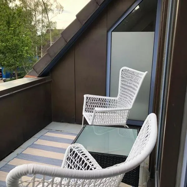 Ferienwohnung Gipfelstube 50 a mit Balkon, gute Verkehrsanbindung, hôtel à Norderstedt