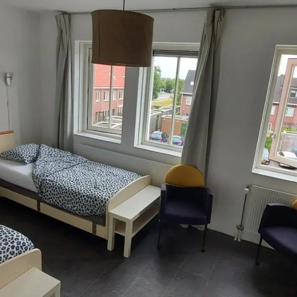 Airbnb 'Logeren aan het plein' in het centrum van Meppel, хотел в Мепел