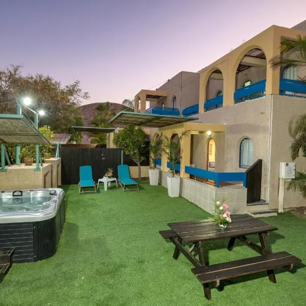 Club In Eilat Resort - Executive Deluxe Villa With Jacuzzi, Terrace & Parking, hotel a Elat