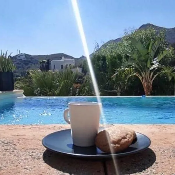 Villa au coeur du cabo de gata. Las Negras, hotel u gradu 'Agua Amarga'