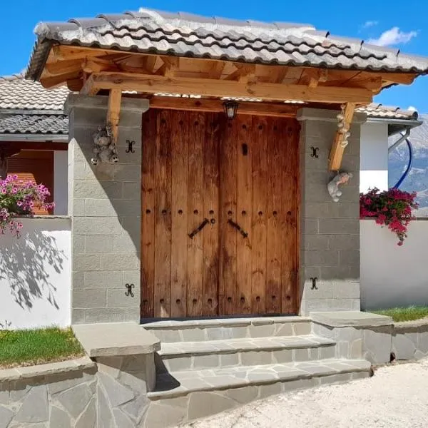 B Vishe Guest House, hotell i Gjirokastër