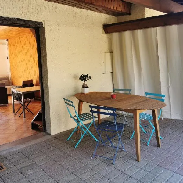 Studio Duplex avec jardin - La voie des Salines, hôtel à Saint-Vit