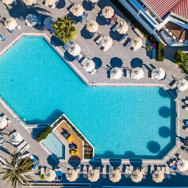 Hotel Niriides Beach، فندق في كوليمبيا