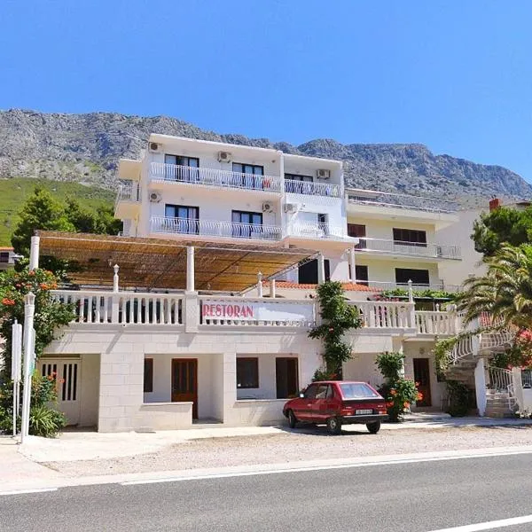 Apartments and rooms by the sea Lokva Rogoznica, Omis - 2973, отель в Омише