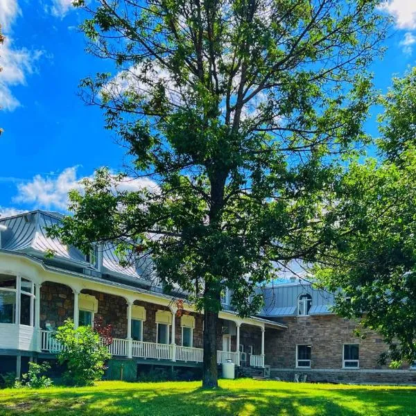 Auberge Le St-Alexis, hótel í Chicoutimi