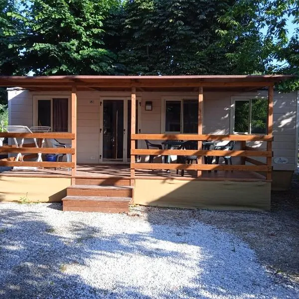 Viesnīca Mobile home Comfort Ameglia - Including airco - Camping River- 326- 6 pers pilsētā Santerenco