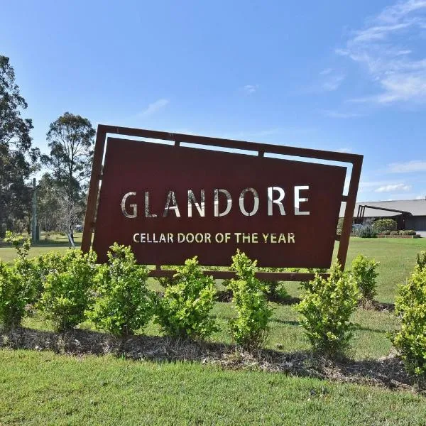 Glandore Vineyard Homestead. Home to a Onsite Cellar Door, hotel Pokolbin