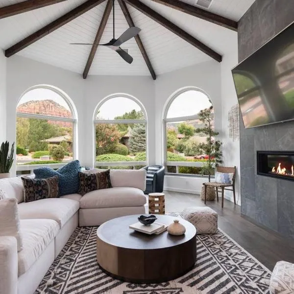 Amazing Luxury Home with Hot Tub & Views, hotel en Sedona