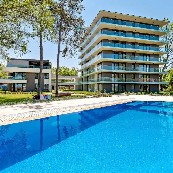 Bonnie-Premium Lelle Waterfront Private Apartment, hotel din Balatonlelle