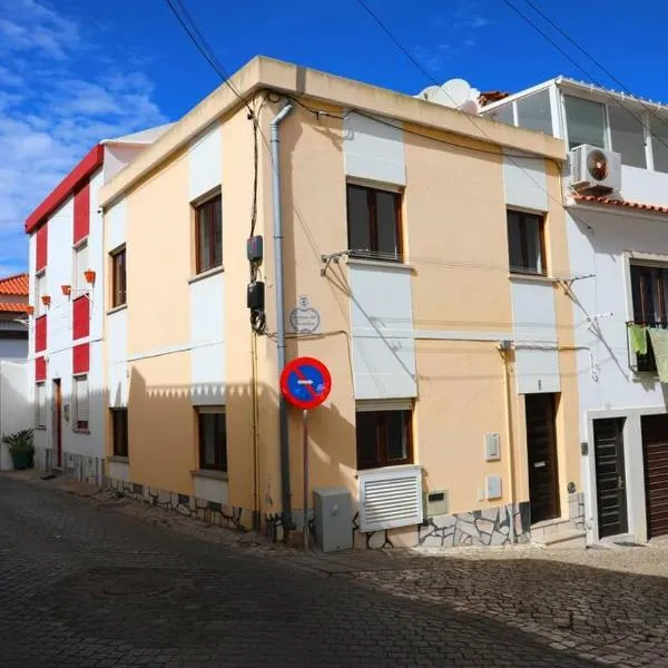 House in the historic area of Lourinhã, hotel di Lourinhã