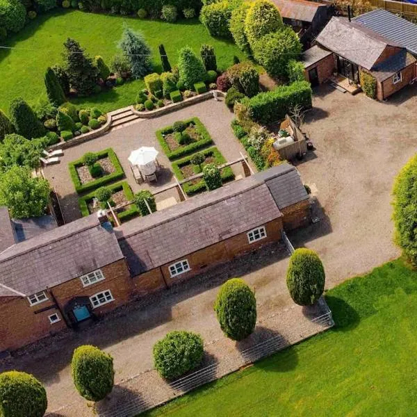 Luxury Barn with Hot Tub, Spa Treatments, Private Dining, hotel en Little Budworth