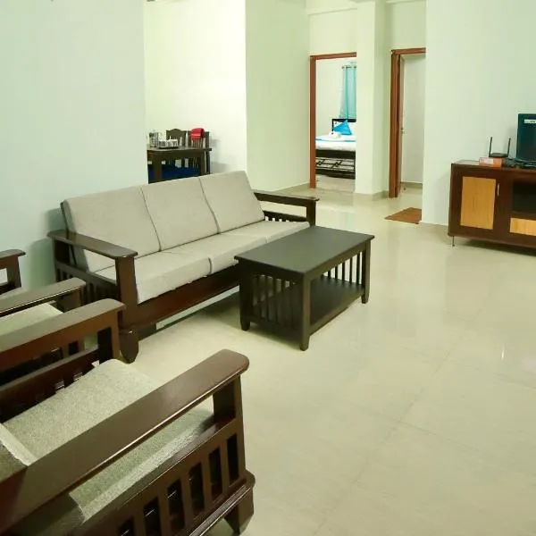 TrueLife Homestays - SRS Residency - 2BHK AC apartments for families visiting Tirupati Temple - Fast WiFi, Kitchen, Android TV - Walk to PS4 Pure Veg Restaurant, Mayabazar Super Market - Easy access to Airport, Railway Station, All Temples, hotel in Tirupati