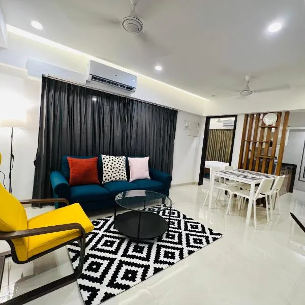 2BR Mumbai theme service apartment for staycation by FLORA STAYS, hotel i Navi Mumbai