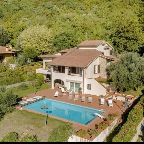 Villa con Piscina privata - Vista panoramica - 7 ROOMS - 20 GUEST, готель у місті Прато